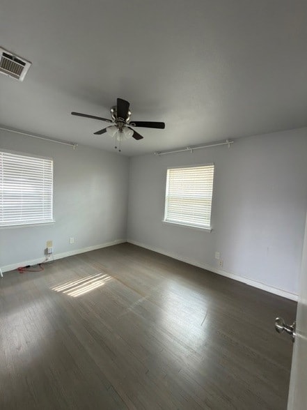 Building Photo - 9122 Clearwater Dr