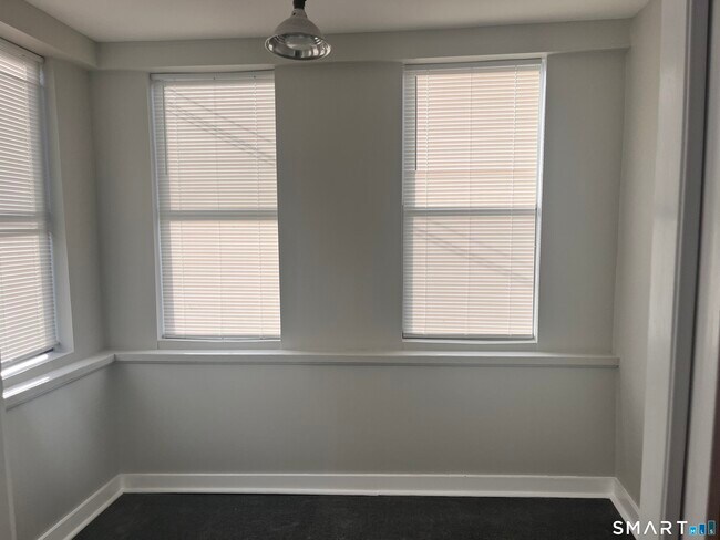 Building Photo - 460 Anson St