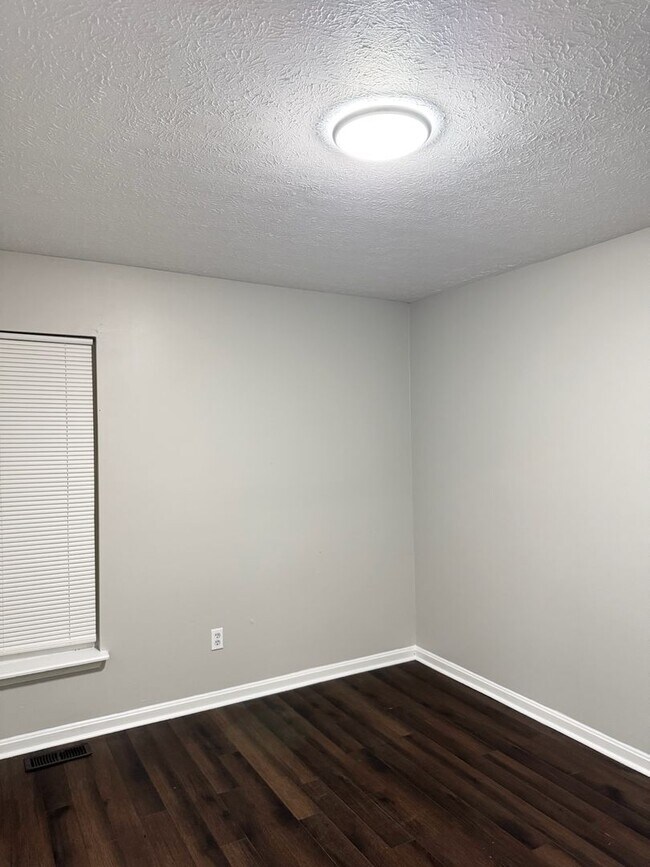 Building Photo - MOVE IN SPECIAL! $100 SECURITY DEPOSIT