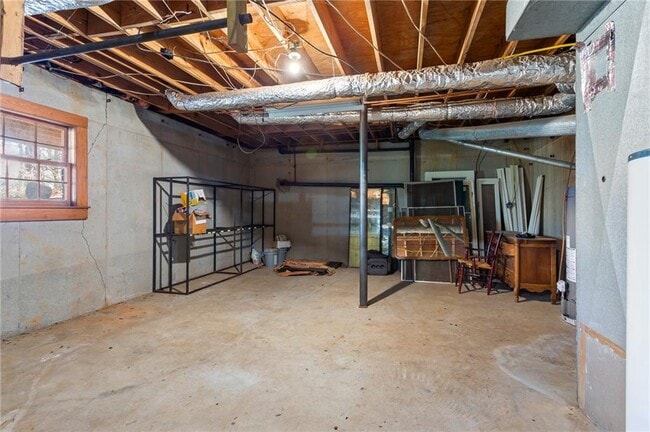 Building Photo - 3355 Pinetree Dr SE