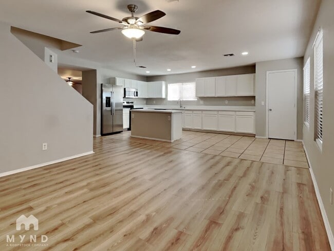 Building Photo - 11529 W Flores Dr