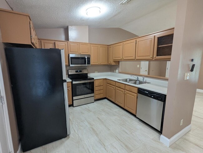 Building Photo - 1304 Montego Ct