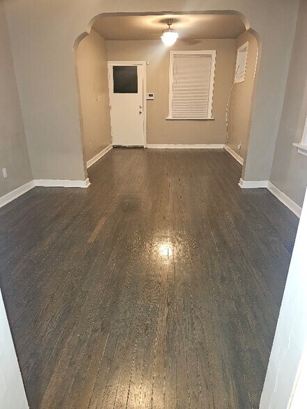 Building Photo - 1338 Van Buren St