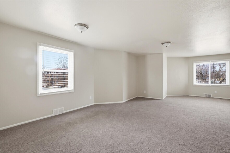 Building Photo - 101 W Meinecke Ave