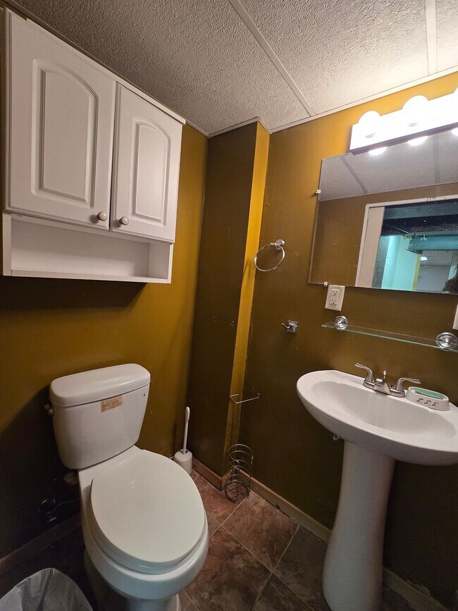 Building Photo - Beautiful 3 Bedroom Home - Garden City