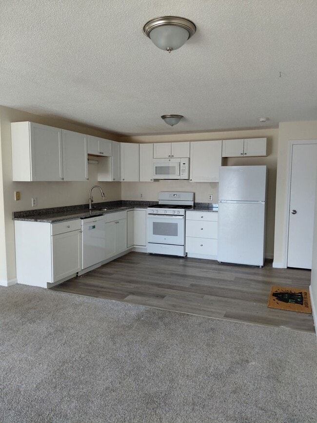 Building Photo - 4 Knights Bridge Dr