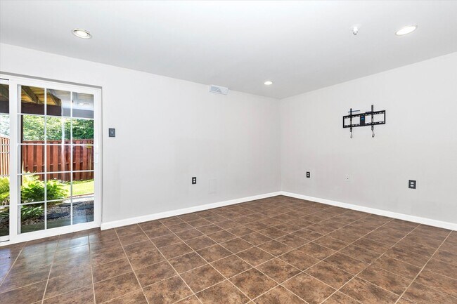 Building Photo - New Market West Rental