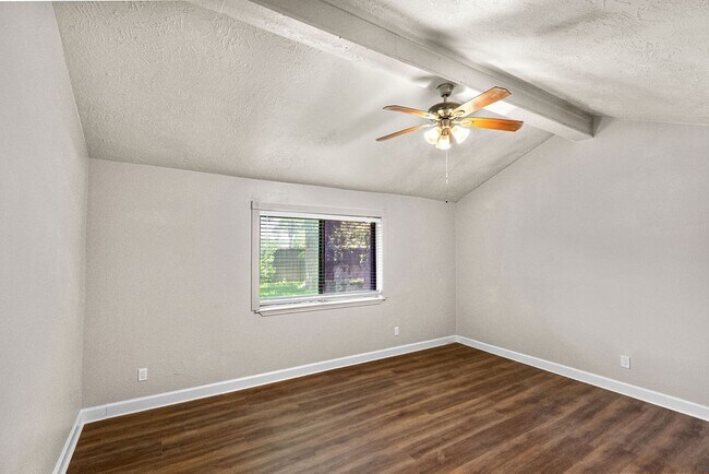 Building Photo - 14910 Grassington Dr