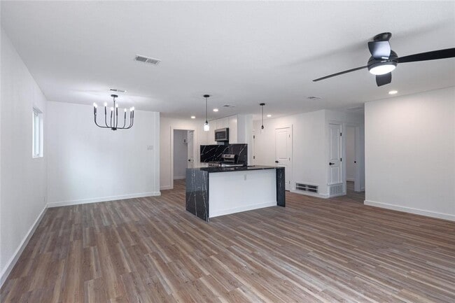 Building Photo - 6907 Tulane Dr