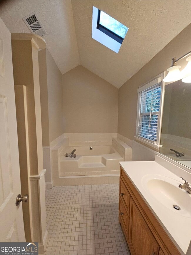 Building Photo - 102 Sauterne Way