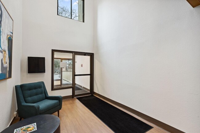 Building Photo - 4101 Parklawn Ave