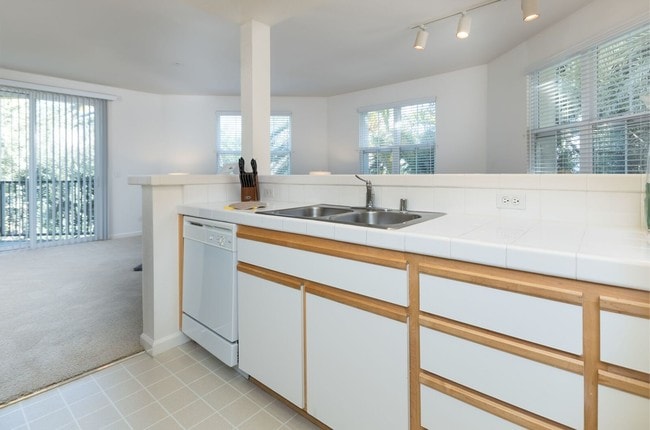 Building Photo - 25 Rio Robles E
