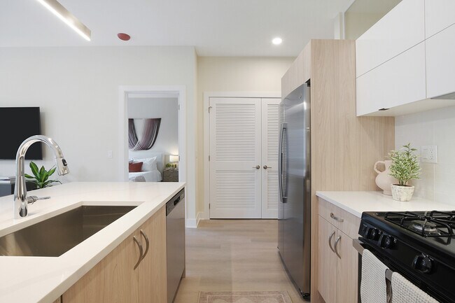 Building Photo - 3924 N Lincoln Ave