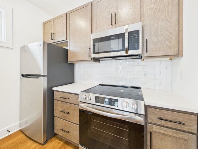 Building Photo - 907 Bainbridge St