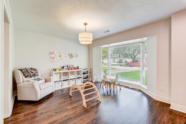 Building Photo - 10707 Piping Rock Ln