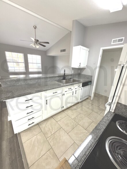 Building Photo - 6078 Dooley Dr
