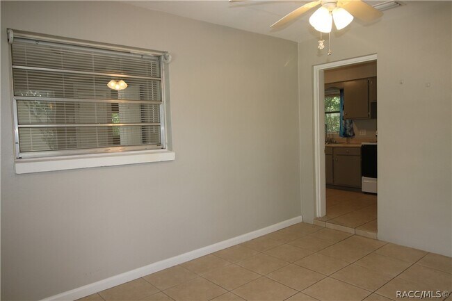 Building Photo - 13 S Washington St