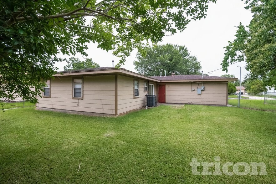 Building Photo - 5234 Jorns St