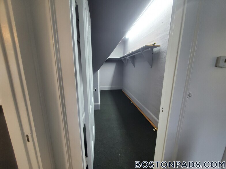 Building Photo - 3 Chamblet St