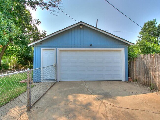 Building Photo - Remodeled 3 Bedroom Bungalow in OKC's Plaz...