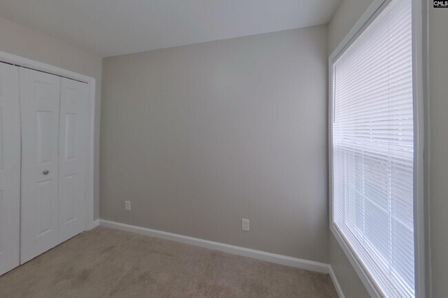 Building Photo - 229 Montclaire Cir