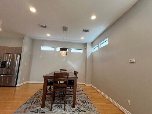 Building Photo - 2314 Camden Dr