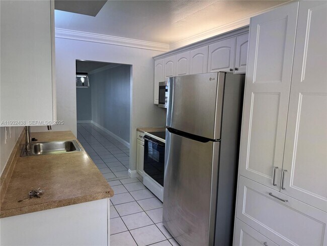 Building Photo - 185 Lakeview Dr