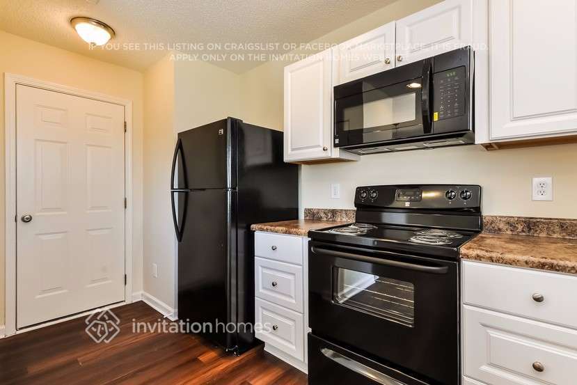 Building Photo - 8020 Bright Oak Trail