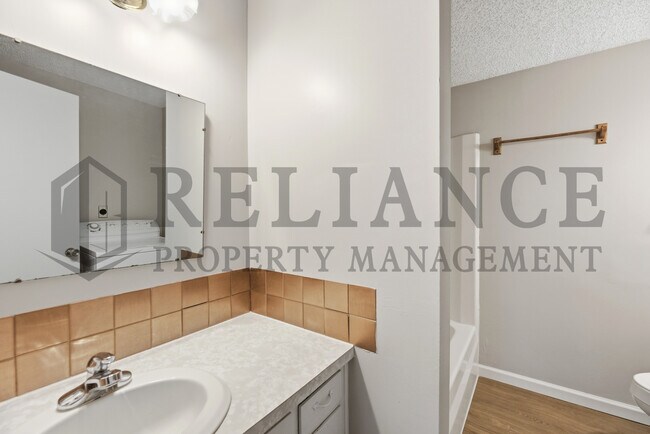 Building Photo - 1908 N Jeanette St