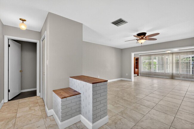 Building Photo - 1627 Canal Ct
