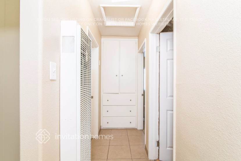 Building Photo - 219 E 46th St