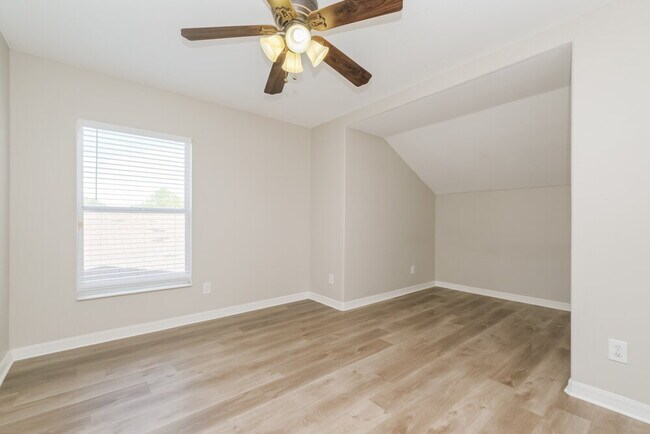 Building Photo - 8545 Deer Chase Dr