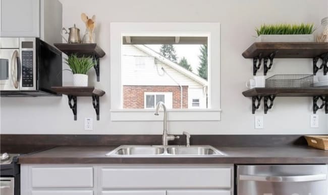 Building Photo - 338 N Main St