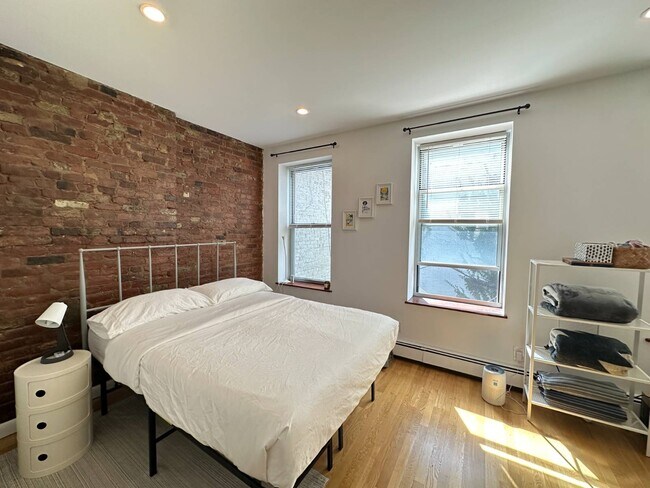 Building Photo - 293 Van Brunt St