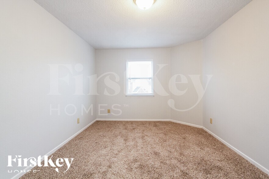 Building Photo - 12662 Courage Crossing