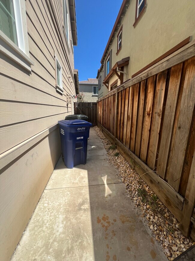 Building Photo - 1088 Gridley Dr