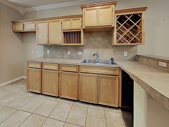 Building Photo - No Application Fees* $1000 off 1st months ...