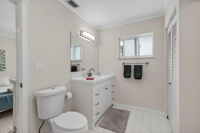 Building Photo - 802 Mallard Dr