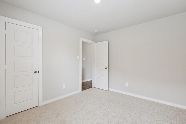 Building Photo - 920 Gentle Moss Dr