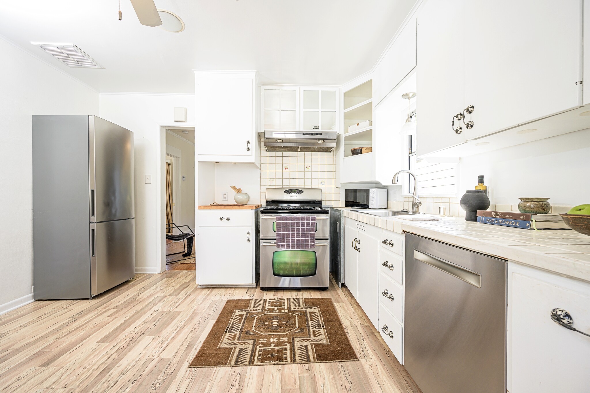 Kitchen - 2213 Arizona Ave