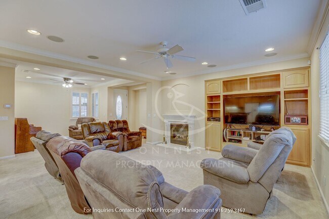 Building Photo - Desirable 4 bdrm 2 bth located in sought o...
