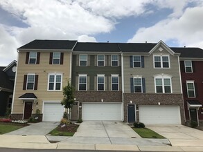 Building Photo - Former Model Townhome for Rent