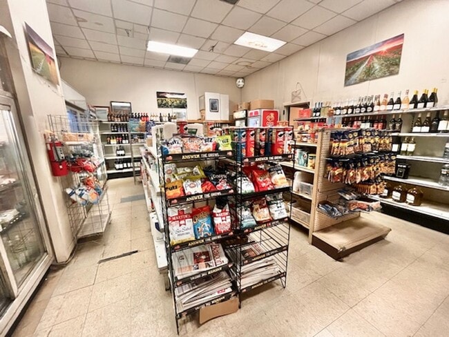 Building Photo - 4515 Willard Ave