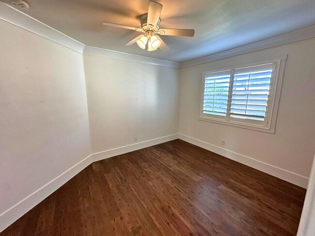 Building Photo - Stunning 4 Bedroom, 2.5 Bath Lawrence Ranch Home With Solar