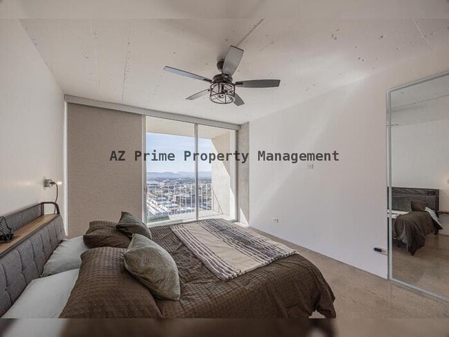 Building Photo - 207 W Clarendon Ave