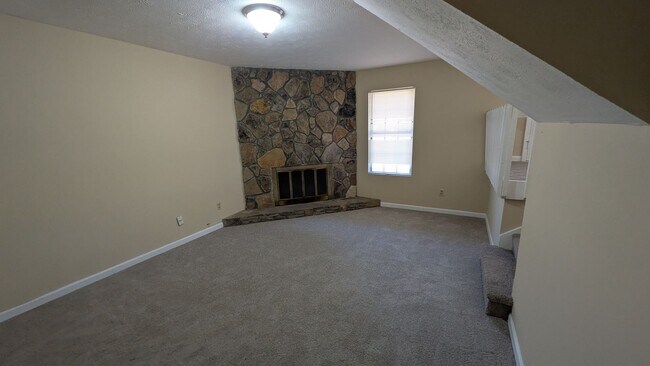 Building Photo - Charming 3 Bedroom, 2 Bath Home in Stone Mountain