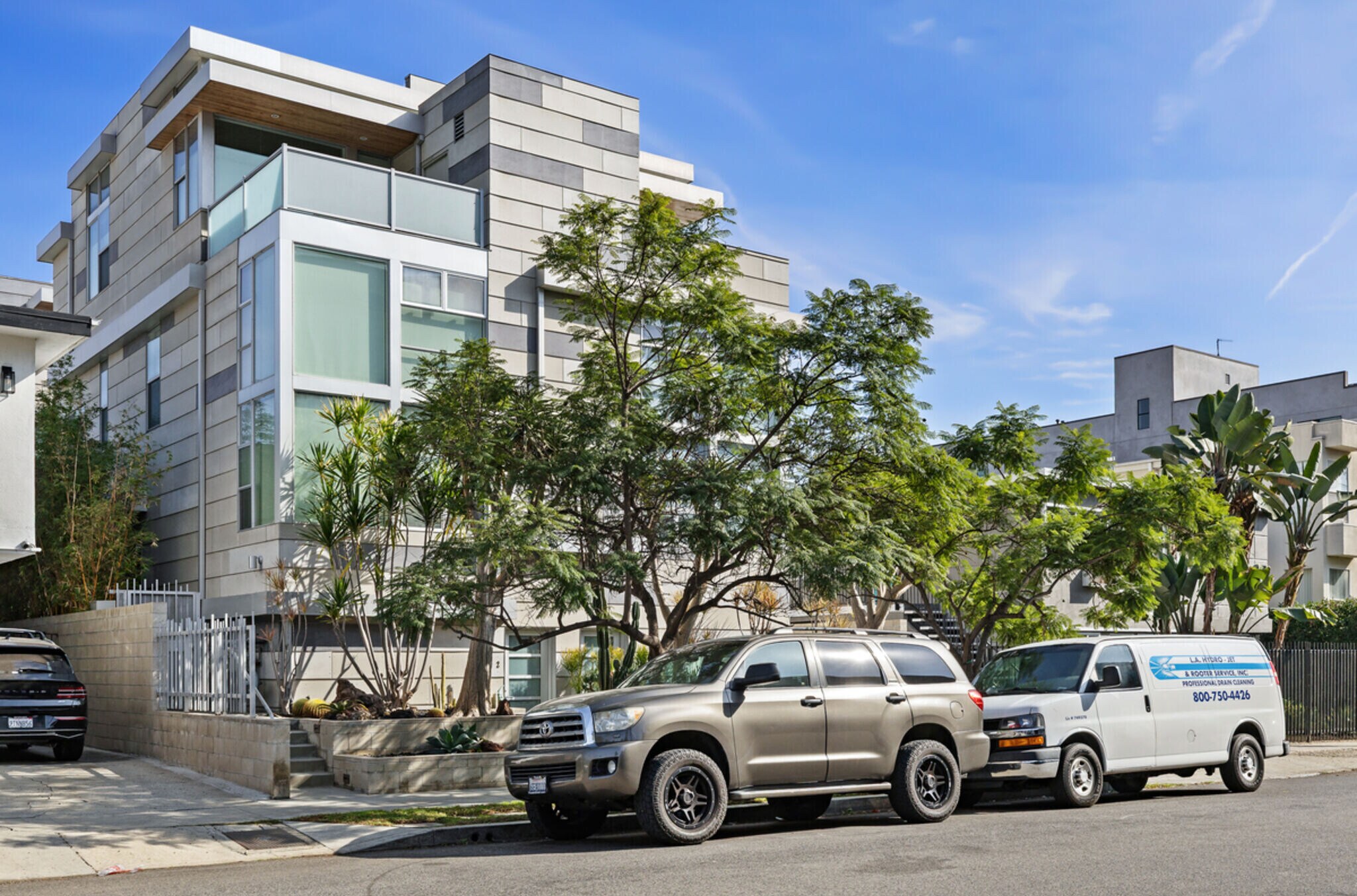 Building Photo - 742 N Hudson Ave