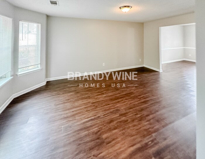 Building Photo - 2126 Mulberry Ln