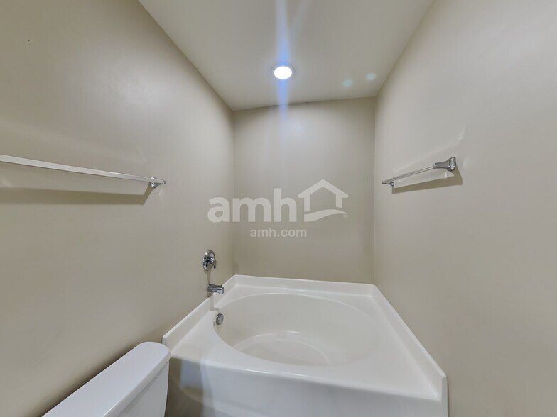 Building Photo - 612 Latimer Way