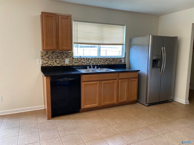 Building Photo - 3071 Lakeland Dr SW